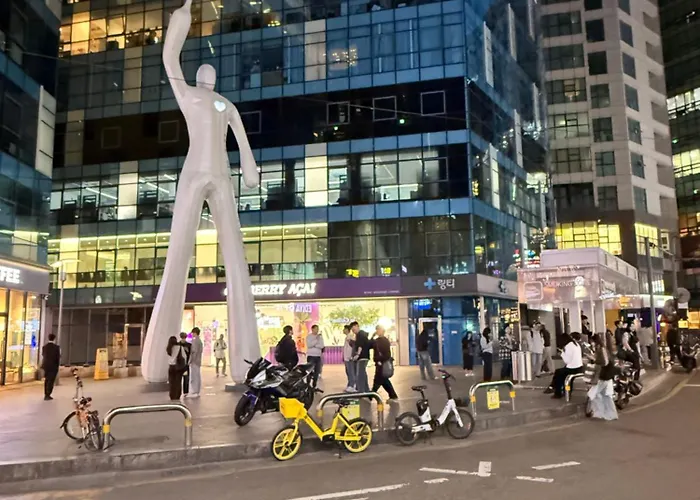 Adam's Gangnam Premium * Seúl